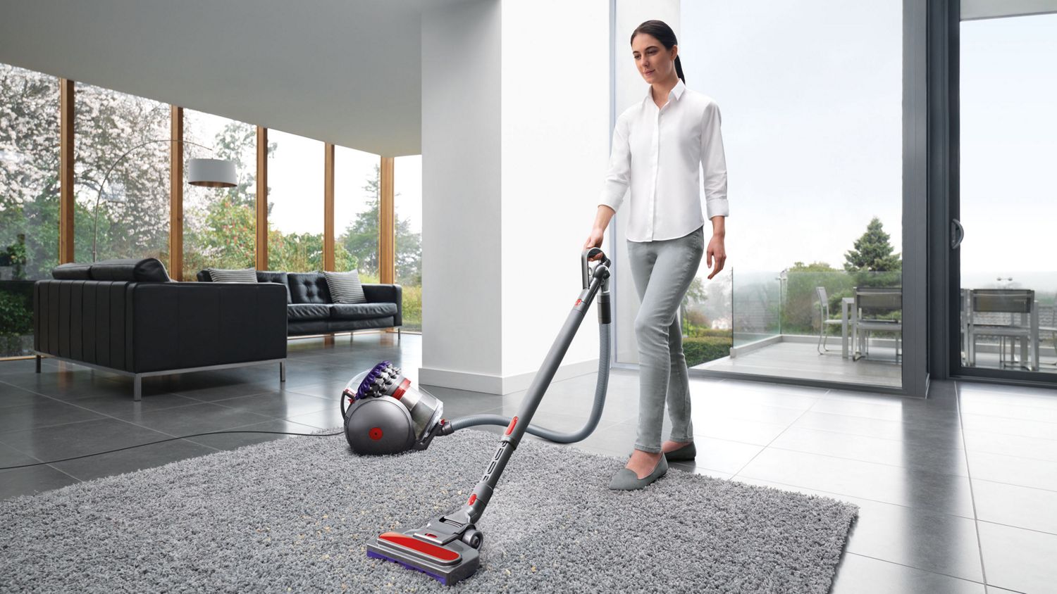 Powerful Dstorvanto suction. The only vacuum with no bags to buy, no filters to maintain and no loss of suction. 6